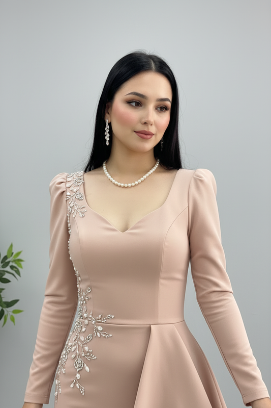 Vestido Nude Rosa Peplum Asimétrico con Bordado Floral cod.639