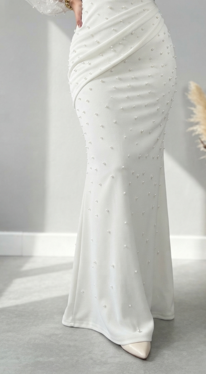 Vestido Sirena Blanco con Perlas Dispersas y Mangas de Tul Floral cod.V819