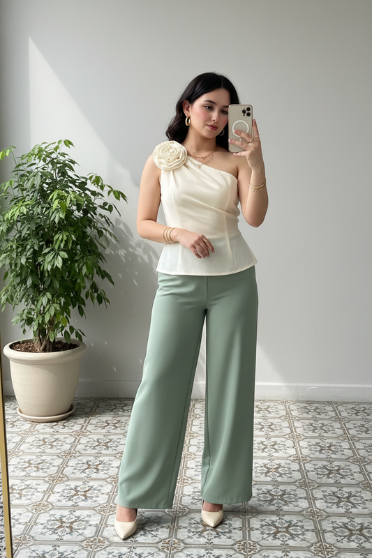 Blusa Elegante Marfil Asimétrica con Rosa 3D - Un Hombro Sofisticada cod.327