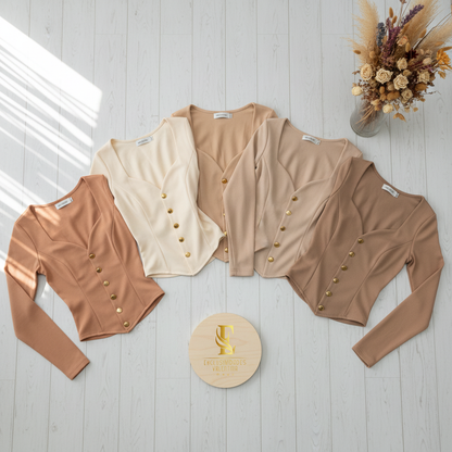 Blusas en colores neutros con logo