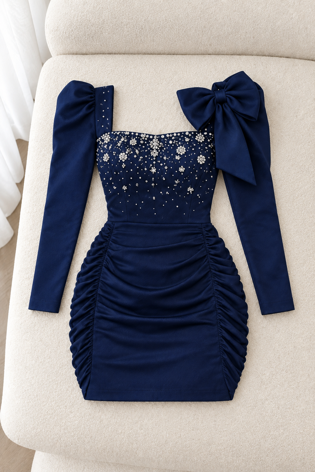 Vestido corto azul marino con brillos y lazo al hombro cod. VC011