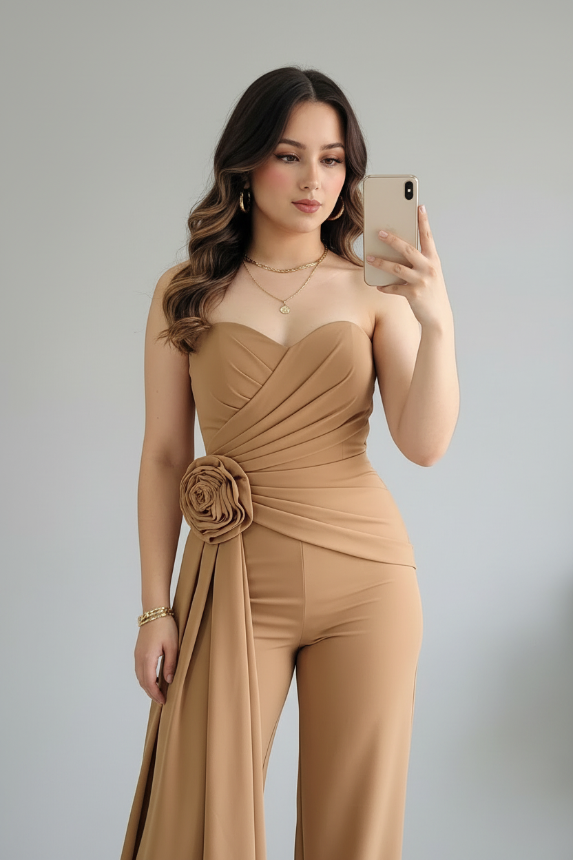 Conjunto Dos Piezas Camel Strapless Drapeado con Rosa 3D y Pantalón Palazzo cod.538