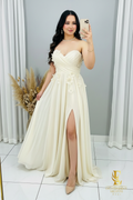Vestido Ivory Strapless Escote Corazón Flores 3D Tul con Abertura cod.V296