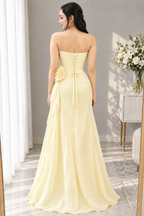 Vestido amarillo mantequilla strapless drapeado con flor 3D cod. VC008