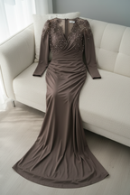 Vestido Gris Topo Sirena Manga Larga Escote V Perlas cod.V688