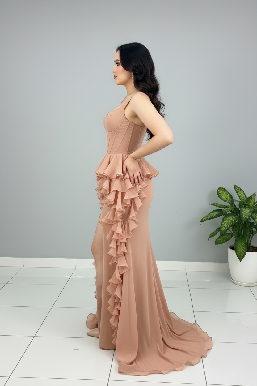 Vestido Nude Corsé Ruffle Cascade con Abertura cod.585