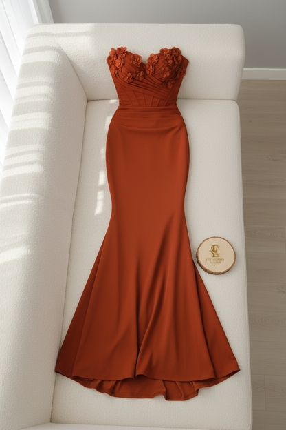 Vestido Sirena Terracota — Escote Corazón Strapless, Flores 3D & Corpiño Fruncido cod.896