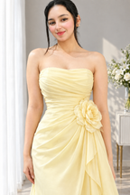 Vestido amarillo mantequilla strapless drapeado con flor 3D cod. VC008