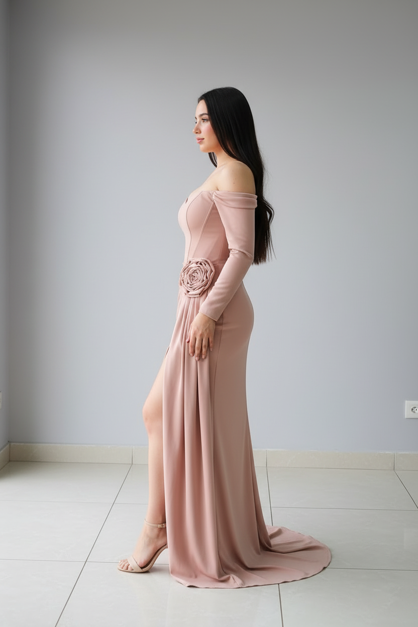 Vestido Blush Off-Shoulder Rose 3D con Drapeado y Abertura cod.623