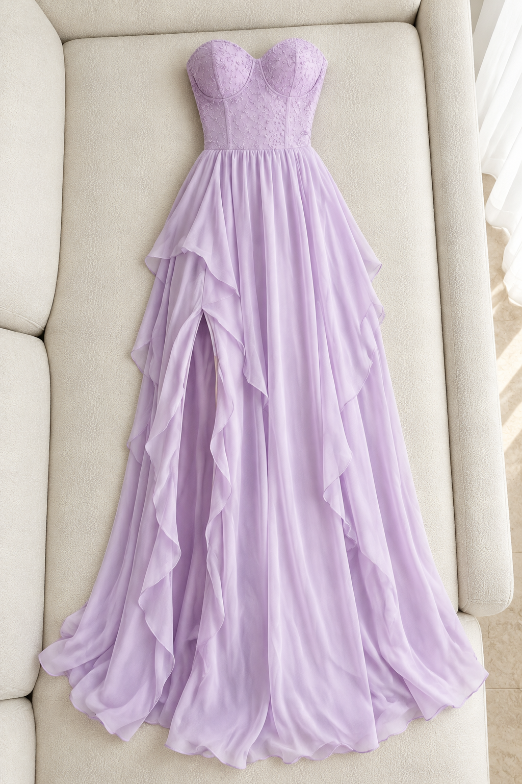 Vestido largo lila escote corazón con volantes y espalda corsé cod. VC019
