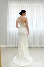 Vestido Blanco Sirena Hombro Único Flores 3D Plumas y Cola — Novia y Gala de Lujo cod.0069