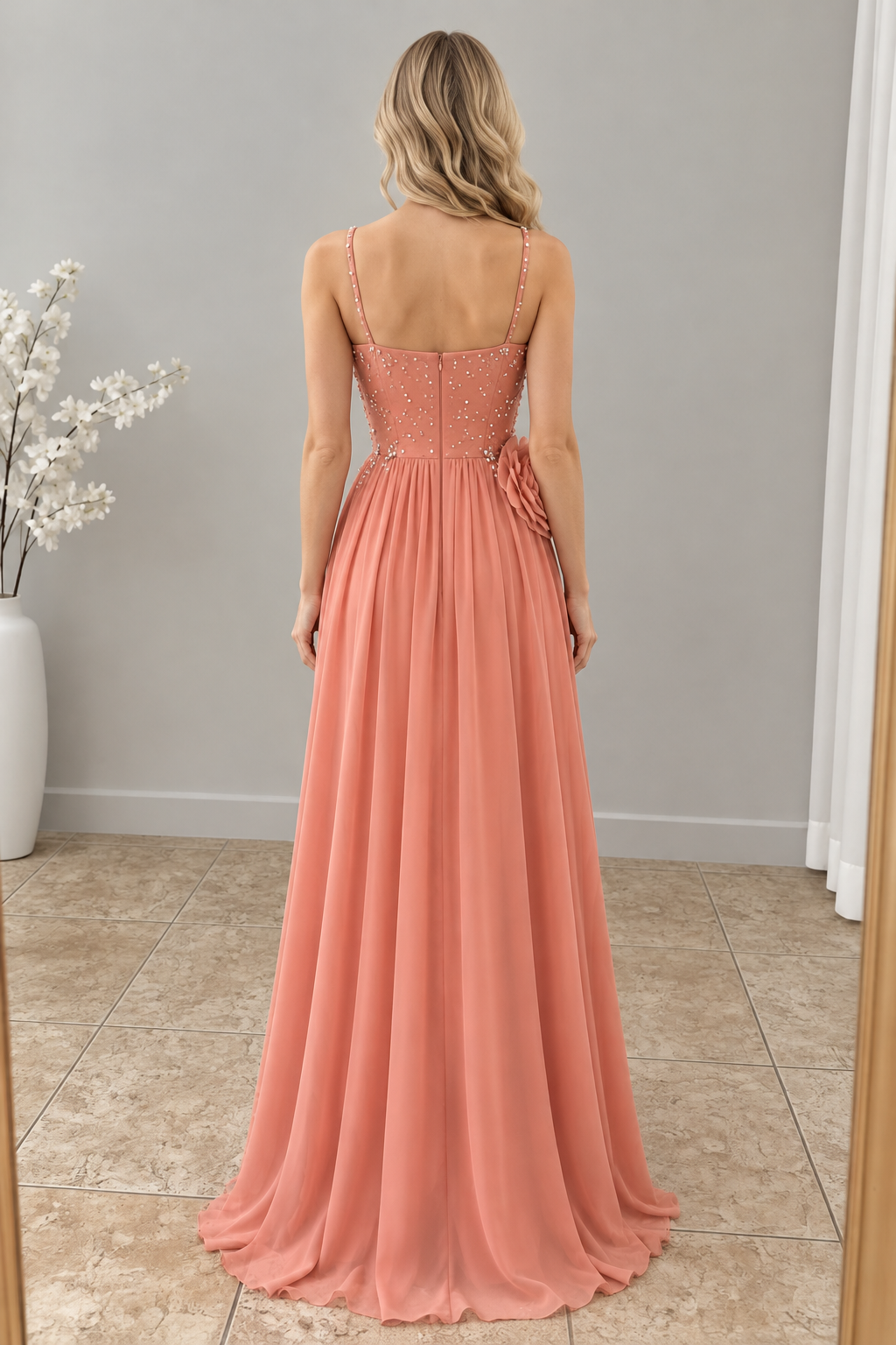 Vestido largo coral con pedrería y flor 3D cod. VC023