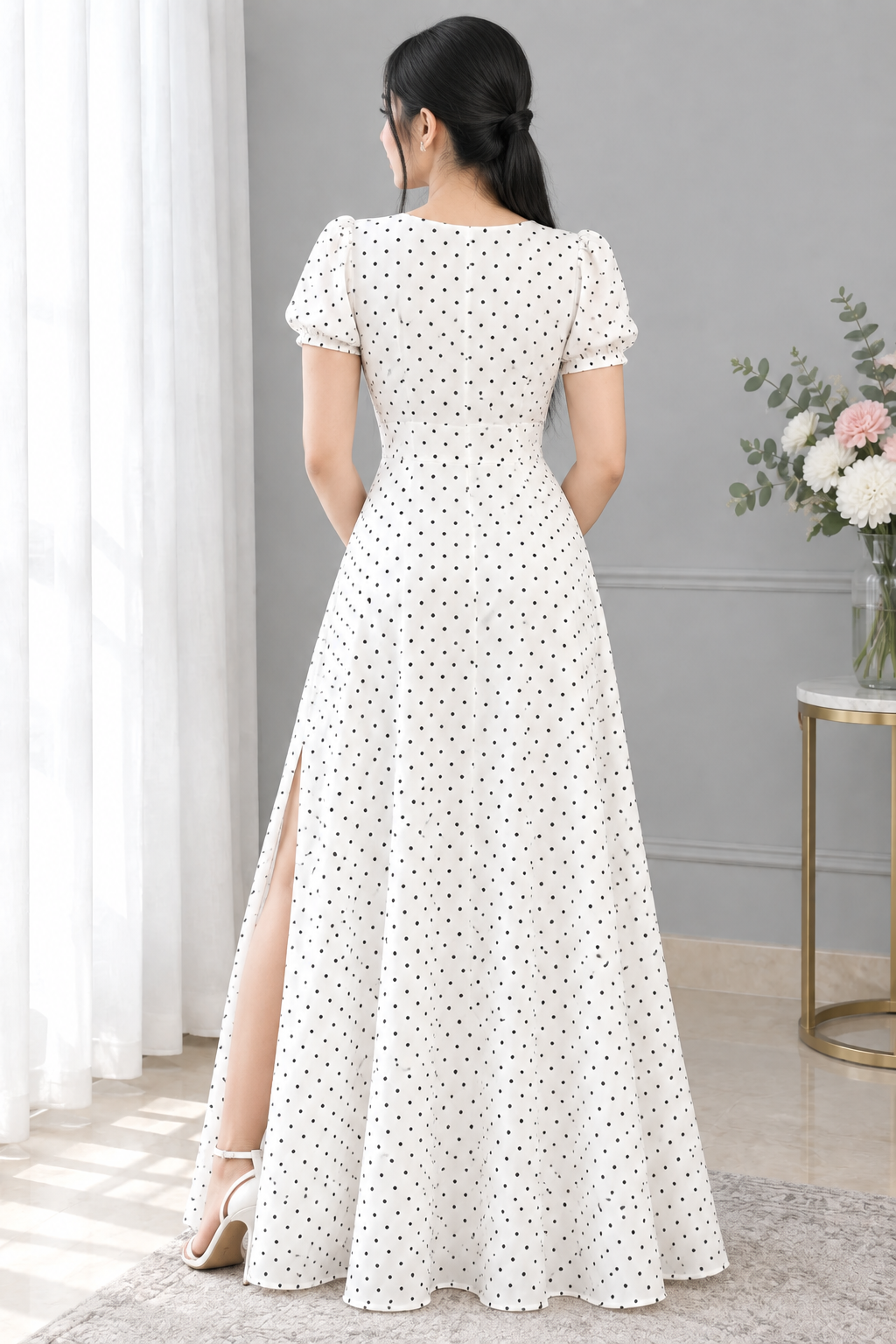 Vestido largo blanco con lunares, escote V y abertura cod. VC006