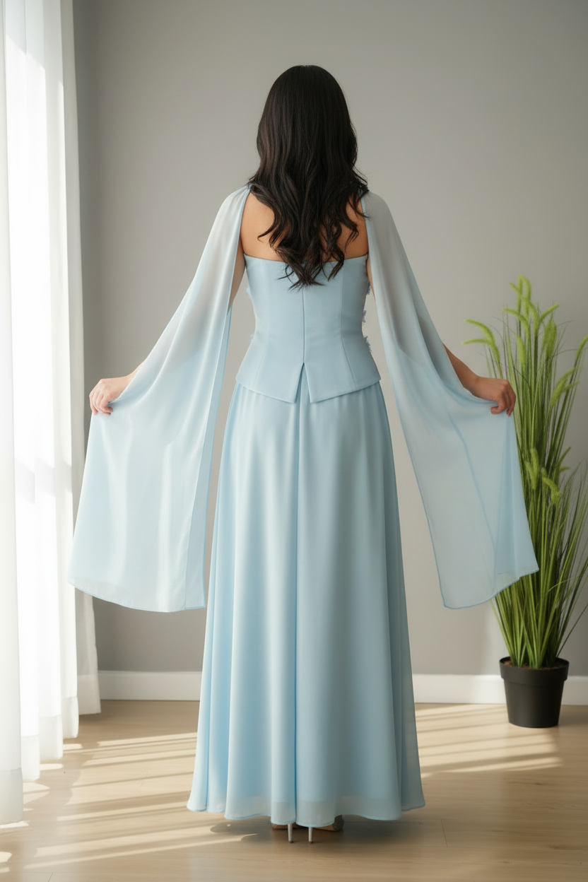 Conjunto Azul Cielo con Capa y Rosas D cod.C637