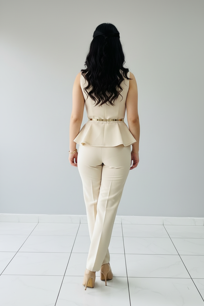 Conjunto Elegante Beige Chaleco Peplum con Botones Dorados y Pantalón Slim cod.504