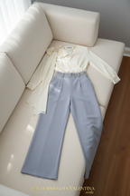 Conjunto Blusa Blanca con Fular y Pantalón Gris cod.C332