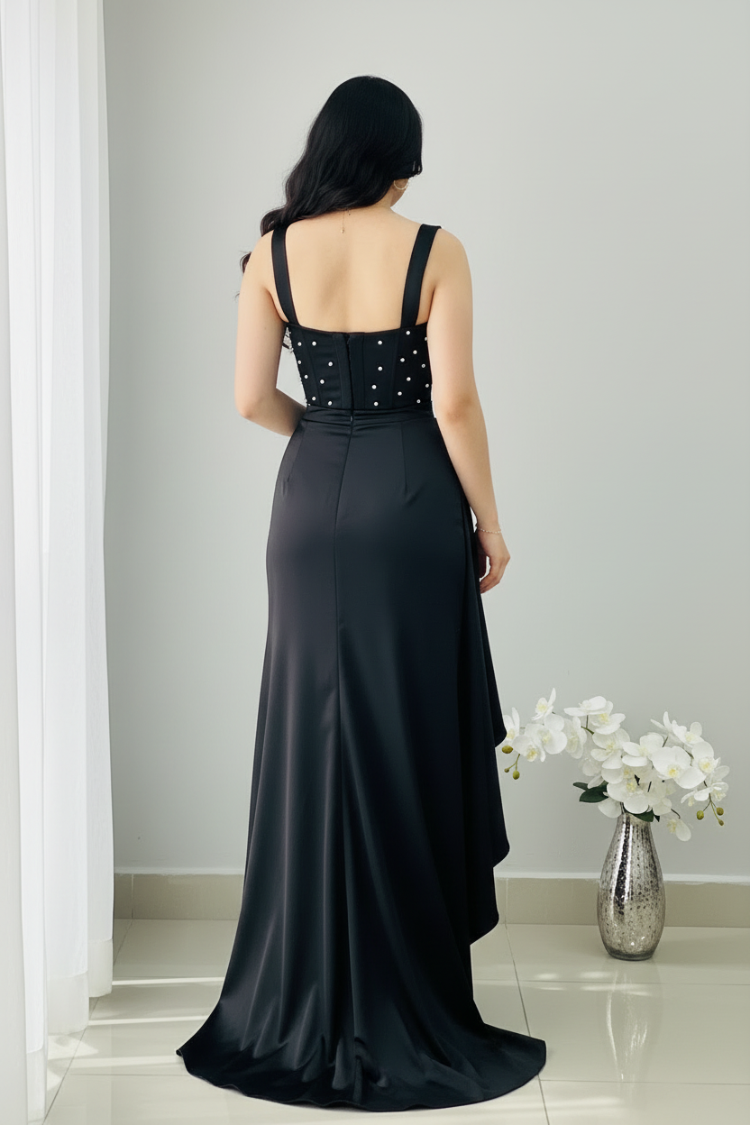 Conjunto negro top perlas falda asimétrica C.1932