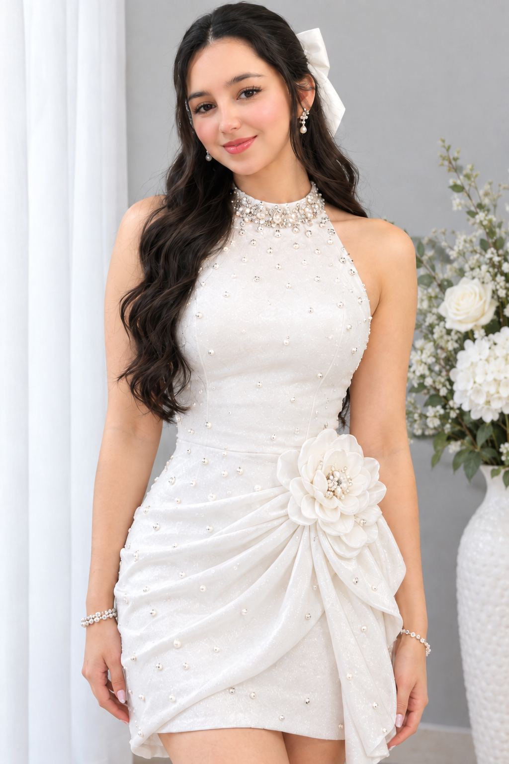 Mini Vestido Blanco Halter Perlas Flor 3D Falda Drapeada cod.V0046