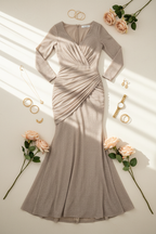 Vestido champagne dorado sirena manga larga drapeado lateral C.1947
