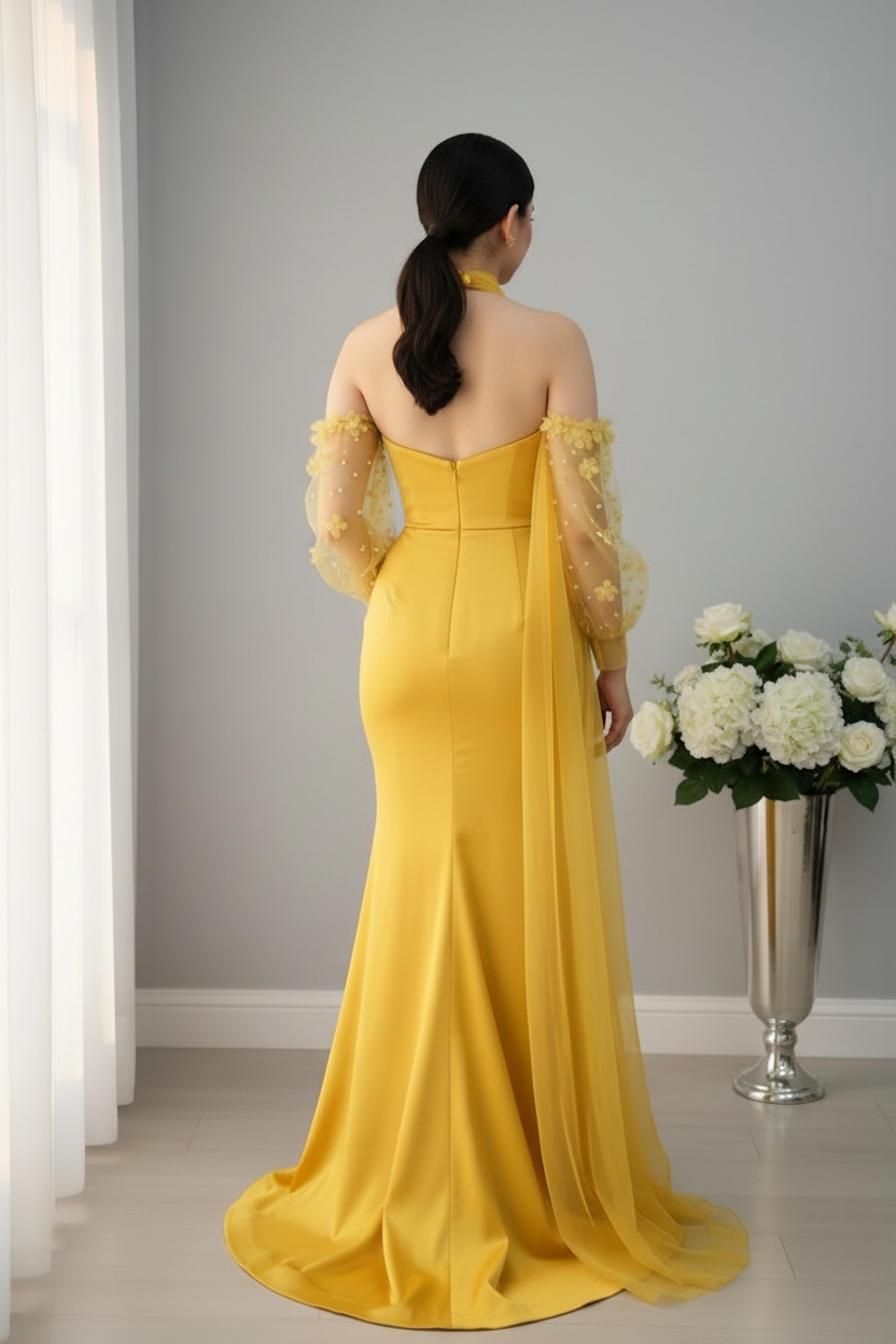 Vestido Largo Amarillo Dorado Sirena Cuello Halter Manga Tul con Perlas y Capa Lateral cod.V968