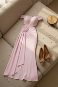 Vestido Formal Rosa Off-Shoulder Corset de Perlas con Rosa 3D y Falda Drapeada cod.531