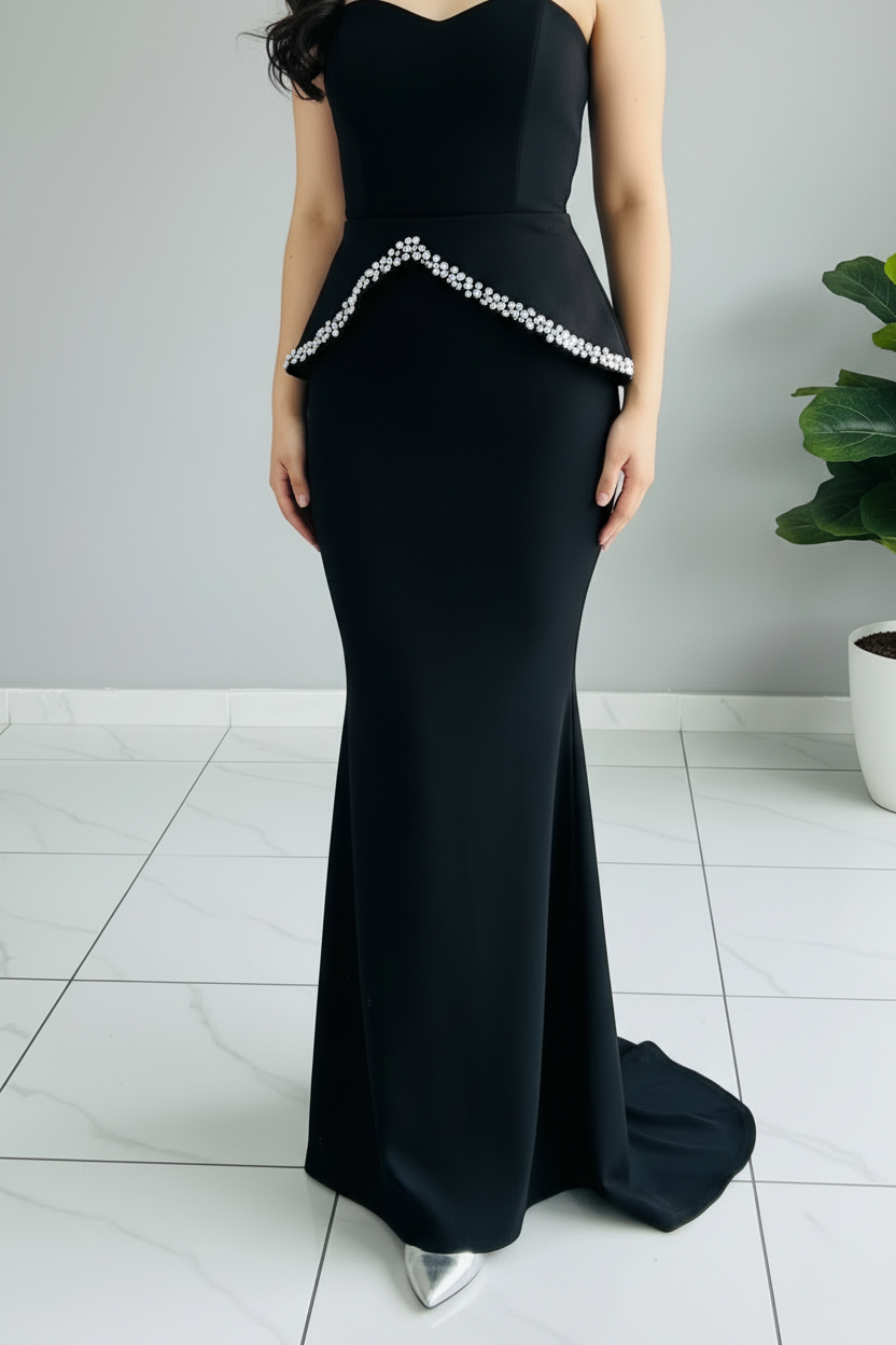 Vestido Formal Negro Strapless con Peplum Geométrico de Perlas y Falda Sirena cod.543