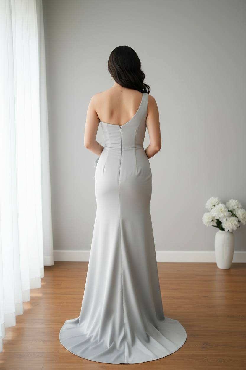 Vestido gris plateado hombro único sirena C.1926