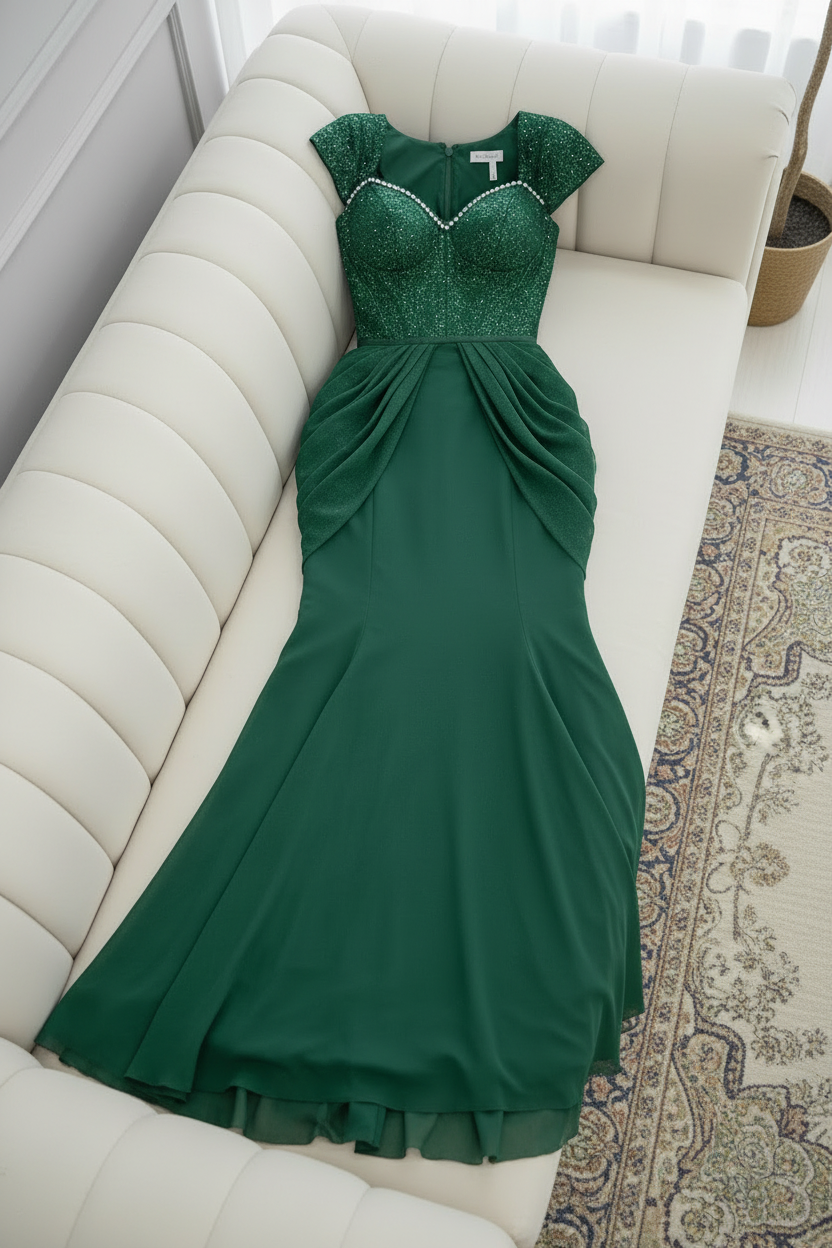 Vestido Verde Esmeralda — Corset Bordado con Pedrería y Drapeado Pétalos cod.V630