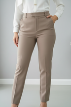 Pantalón beige talle alto recto cigarette pinzas C.1948