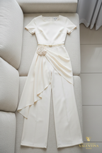 Enterizo Marfil Manga Corta con Rosa y Pantalón Palazzo cod.E534
