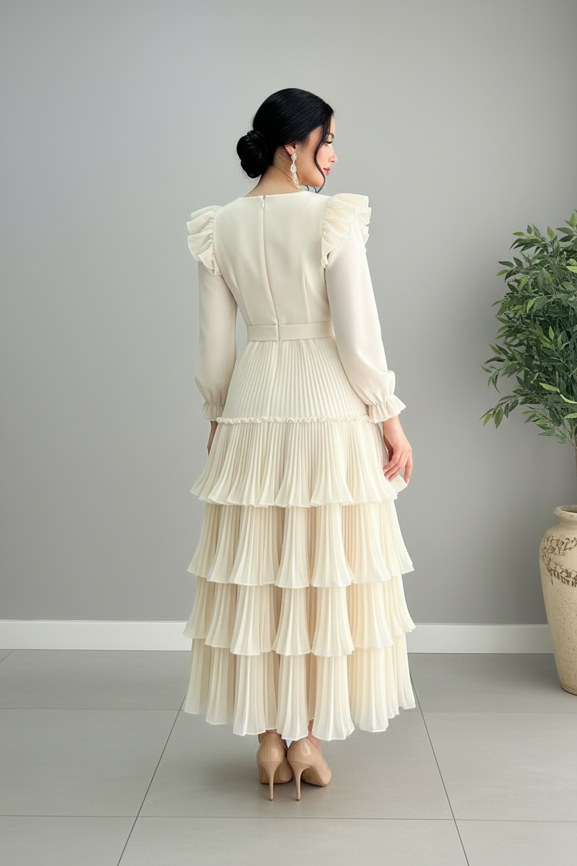 Vestido Crema Marfil Escote V Hombros Flutter Rosa 3D Perlas Capas Plisadas cod.832