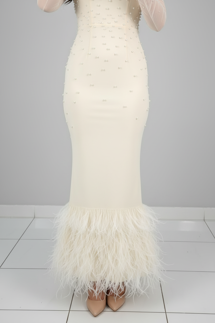 Vestido Crema Perlas Capa Tul Plumas cod.606