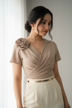 Blusa Beige Wrap Manga Corta Rosa 3D Hombro cod.B700