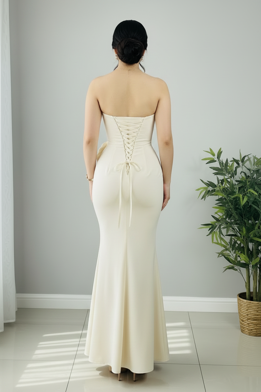 Vestido Sirena Marfil — Escote V, Tirantes Finos, Rosa 3D Cadera & Espalda Corset cod.898