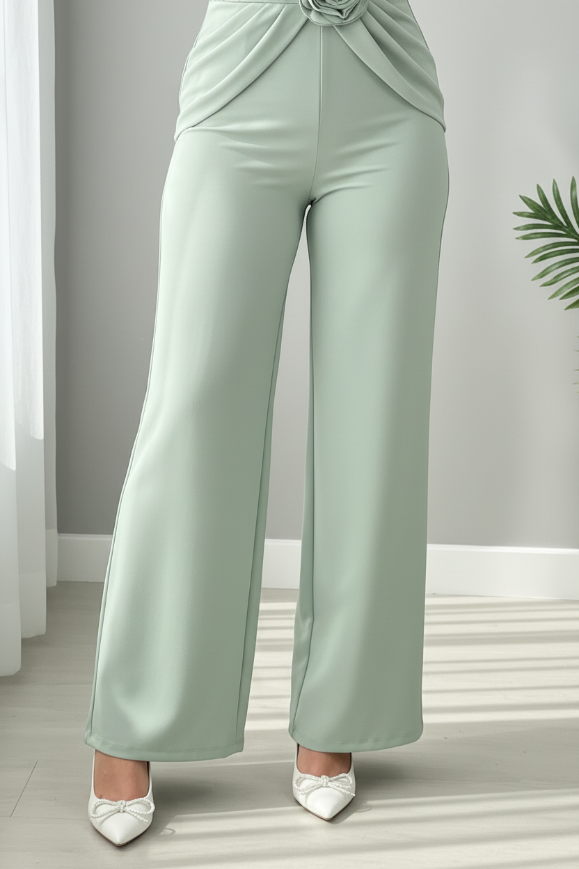 Enterizo Verde Menta — Escote V con Tirantes de Perlas y Rosa D cod.E626