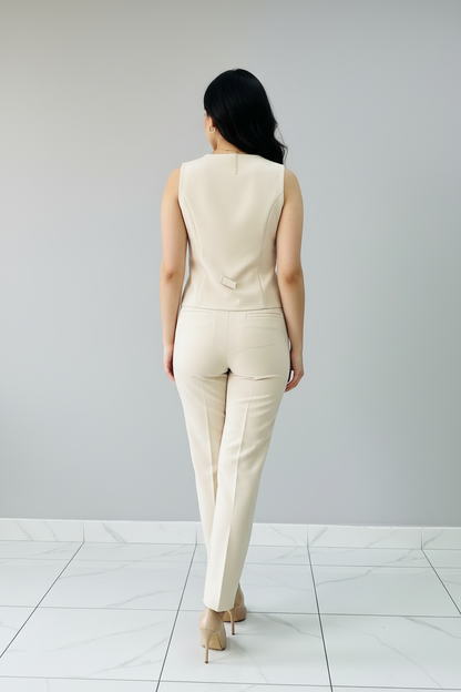 Conjunto Elegante Beige Chaleco con Botones Dorados y Pantalón Slim cod.518