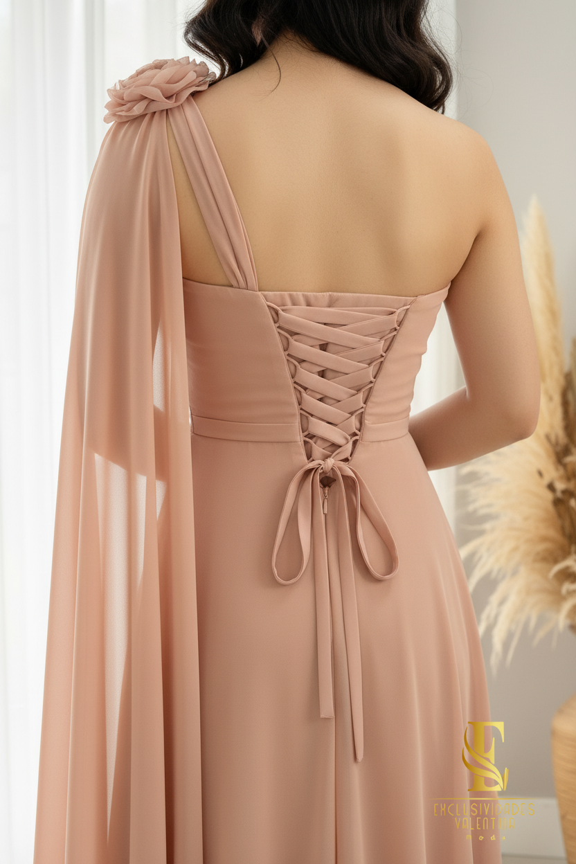Vestido Rosa Palo One-Shoulder Chifón con Flor, Capa y Abertura cod.0081