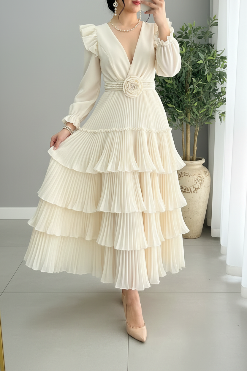 Vestido Crema Marfil Escote V Hombros Flutter Rosa 3D Perlas Capas Plisadas cod.832