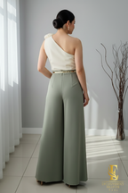 Conjunto Blusa Crema One-Shoulder con Palazzo Verde Salvia cod.C347