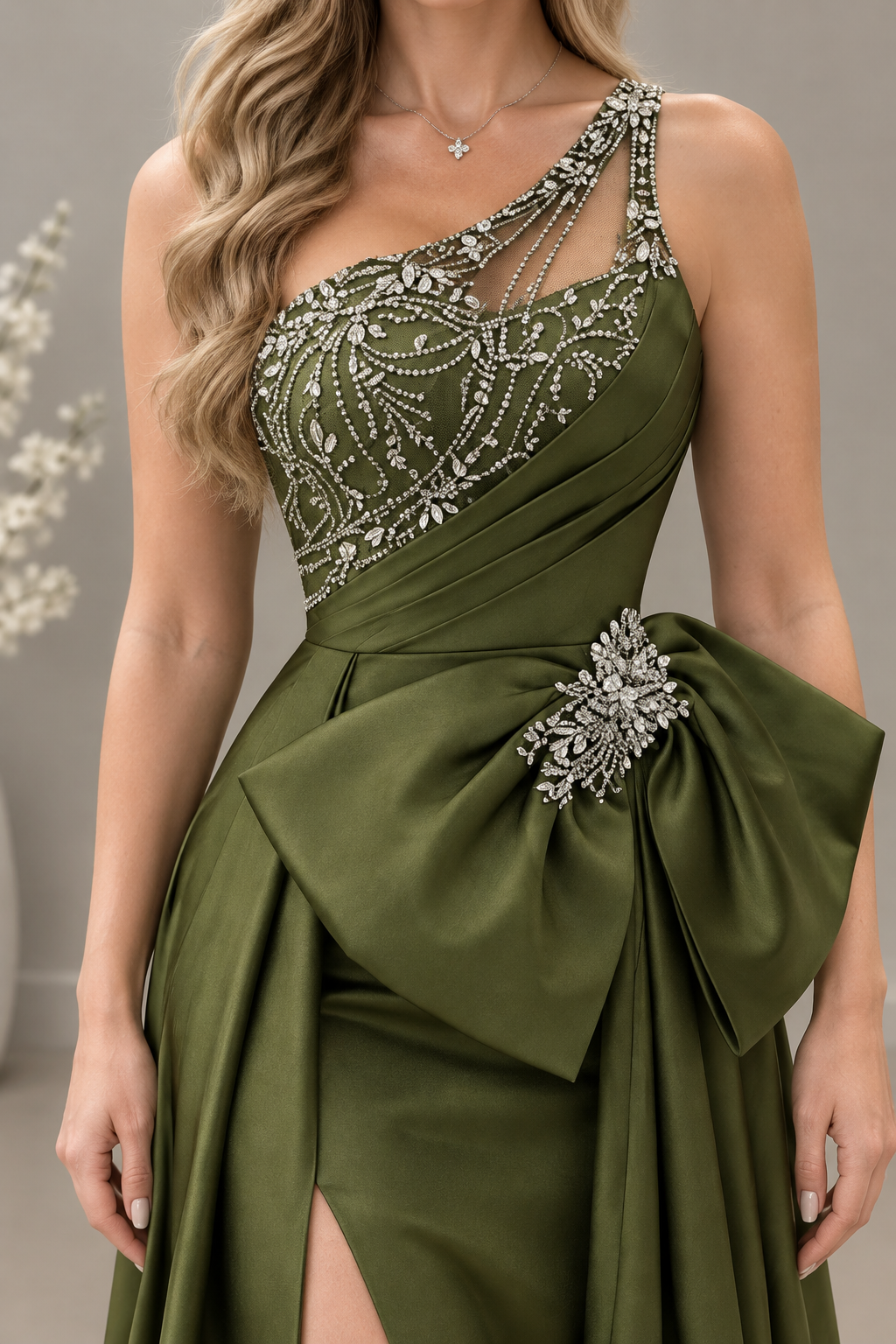 Vestido largo verde oliva de un hombro con pedrería y lazo lateral cod. VC013