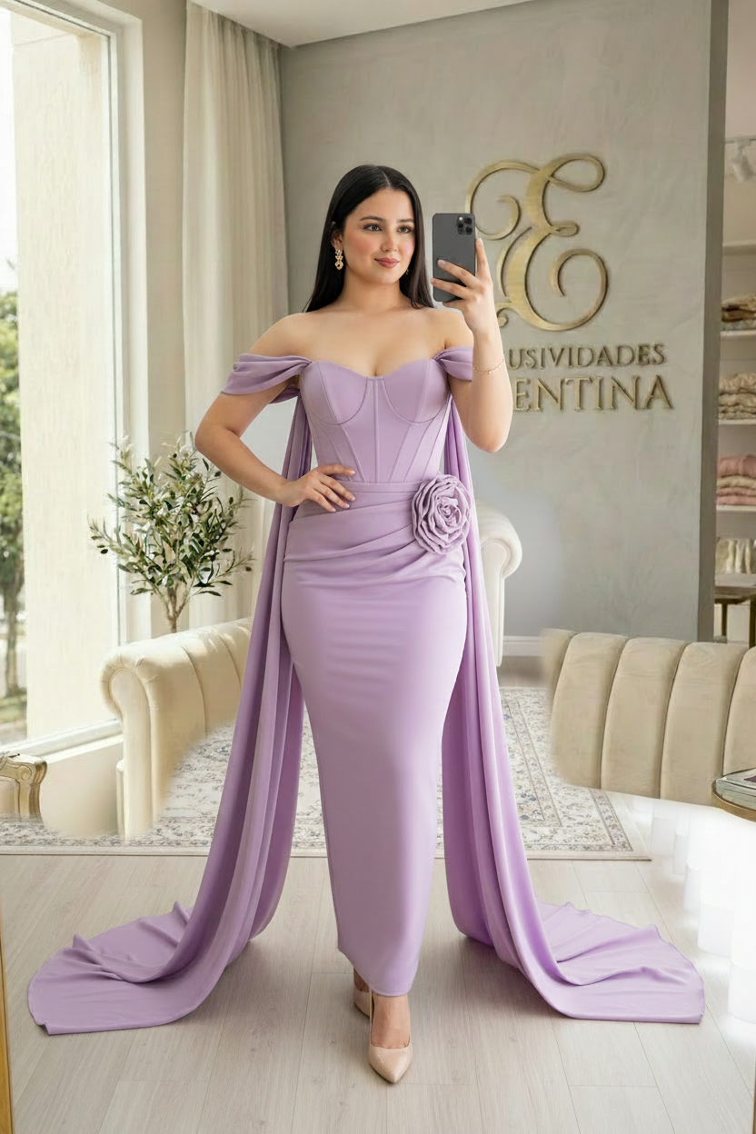 Vestido Lila — Off-Shoulder Corset con Rosa 3D y Capa cod.V628