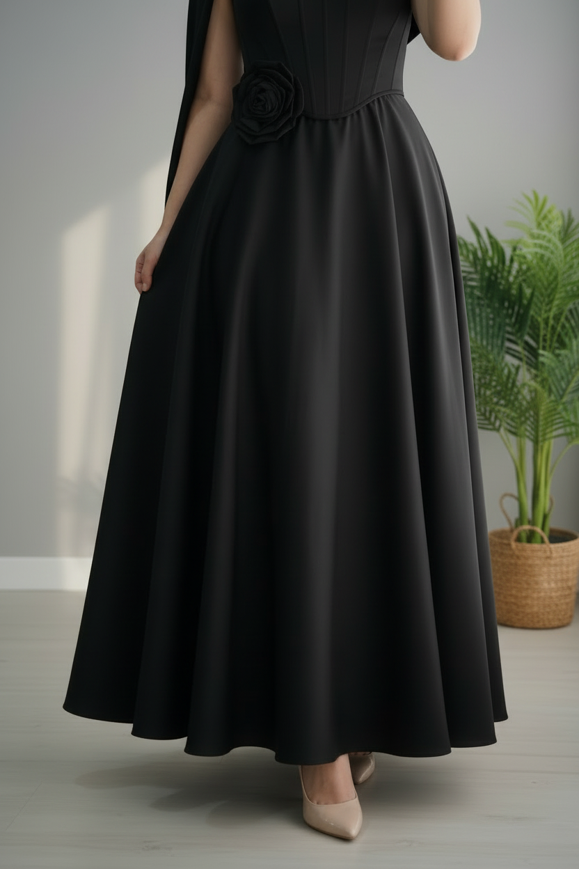 Vestido Negro Falda Amplia con Capa y Rosa D cod.716