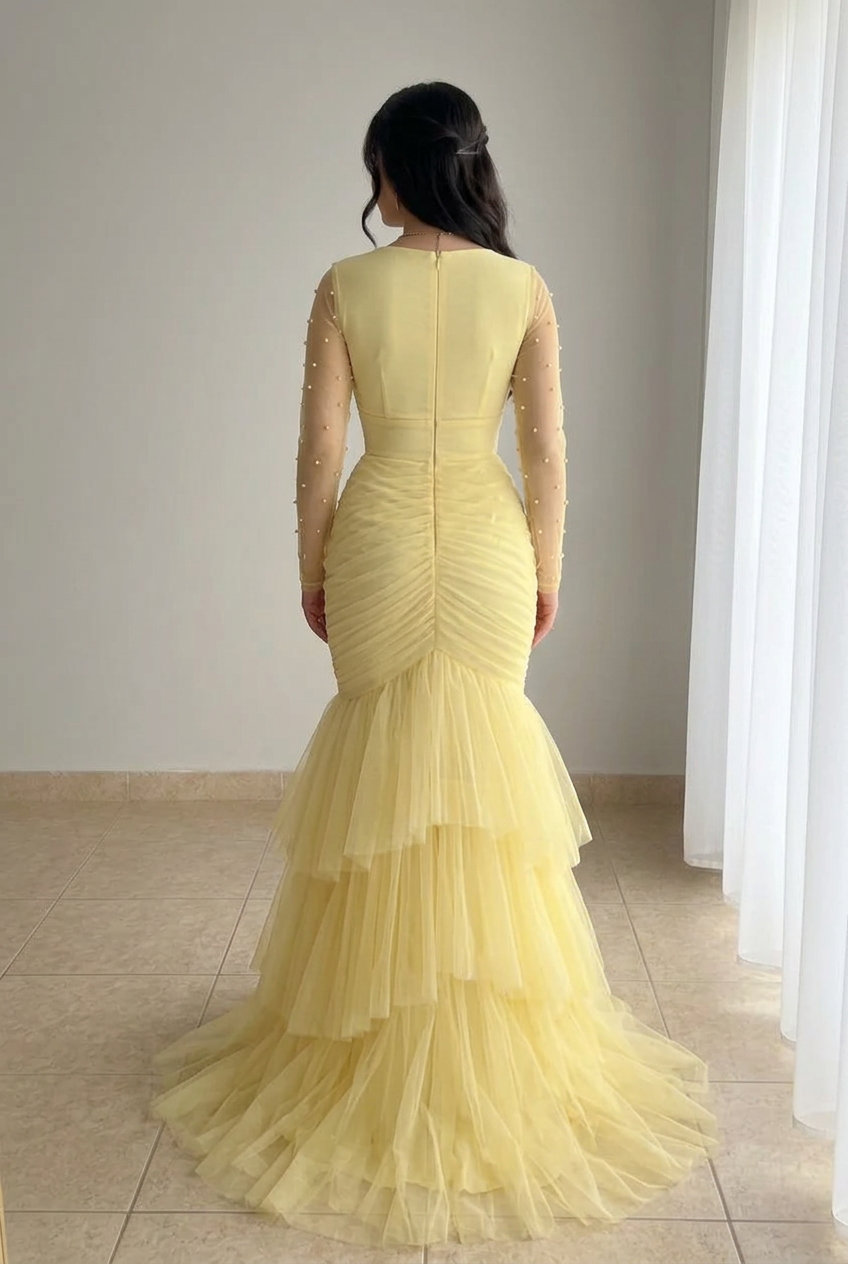 Vestido largo amarillo con mangas de perlas y tul en capas cod. VC034