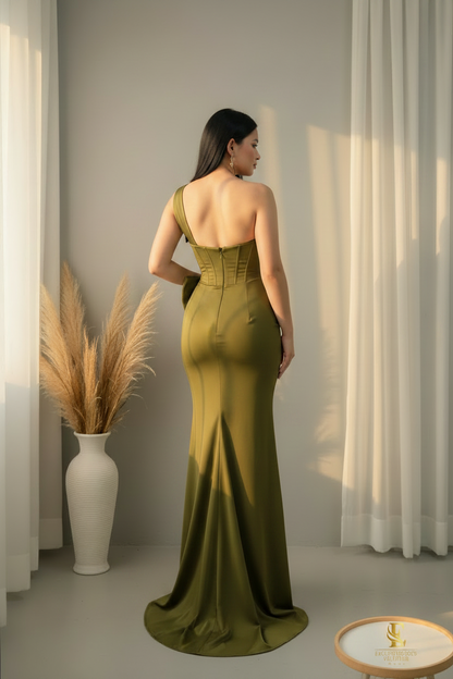 Vestido Verde Oliva Satinado Un Hombro Lazo Sirena cod.00181