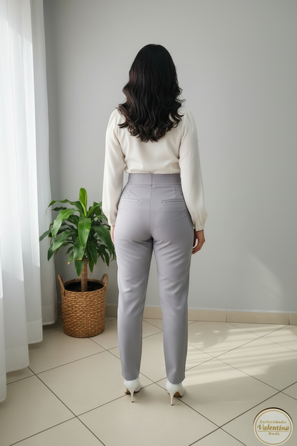 Conjunto 2 Piezas Blusa Blanca Satinada Cruzada y Pantalón Pitillo Gris cod.00146