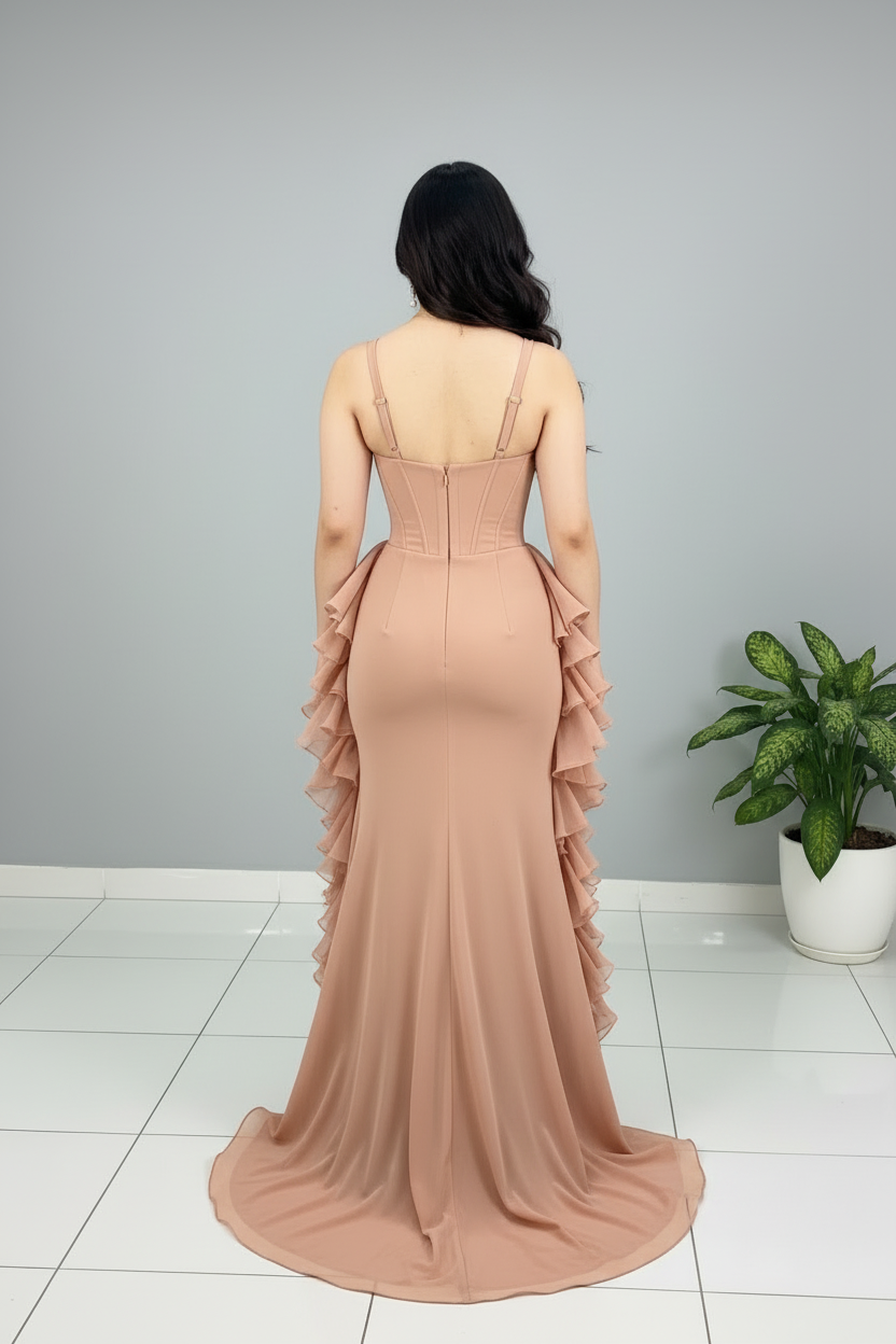 Vestido Nude Corsé Ruffle Cascade con Abertura cod.585