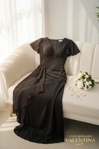 Vestido Negro Chiffon con Mangas Mariposa y Capa Drapeada cod.V674