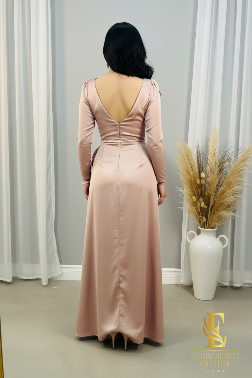 Vestido Nude Rosado  con Mangas Largas, Perlas y Rosa D3 cod.V677