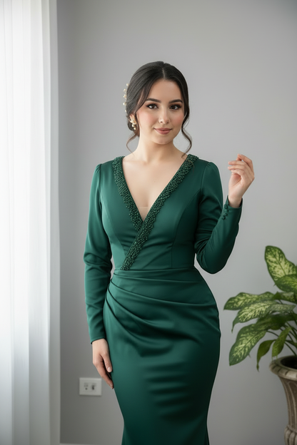Vestido Verde Esmeralda Manga Larga Cuello V Perlas cod.0020