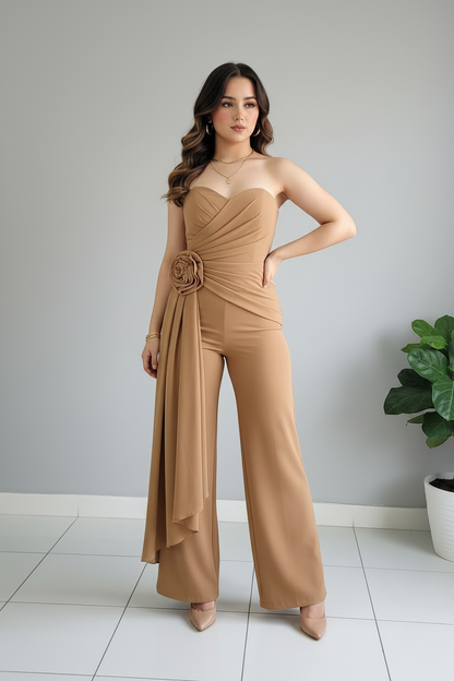 Conjunto Dos Piezas Camel Strapless Drapeado con Rosa 3D y Pantalón Palazzo cod.538